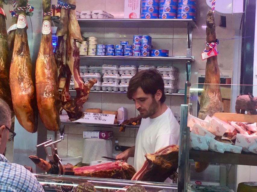 Palma: Walking Tour with Mediterranean Delicacies - Parc de la Mar and Palma’s “layer-cake” history