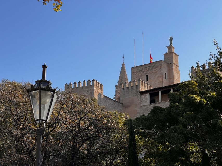 Palmas sightseeing highlights in a private and exclusive way - Lively squares and the end-of-walk feeling at the Cathedral