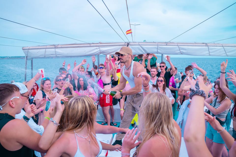 Playa de Palma: Boat Party with DJ, Buffet and Entertainment - The shuttle ride to Palma’s port: a quick reset with AC