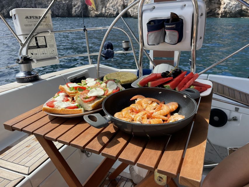 Pollenca/Alcudia : Day Sailing Cap de Formentor - Cala Figuera: where the water turns the day into a swim break