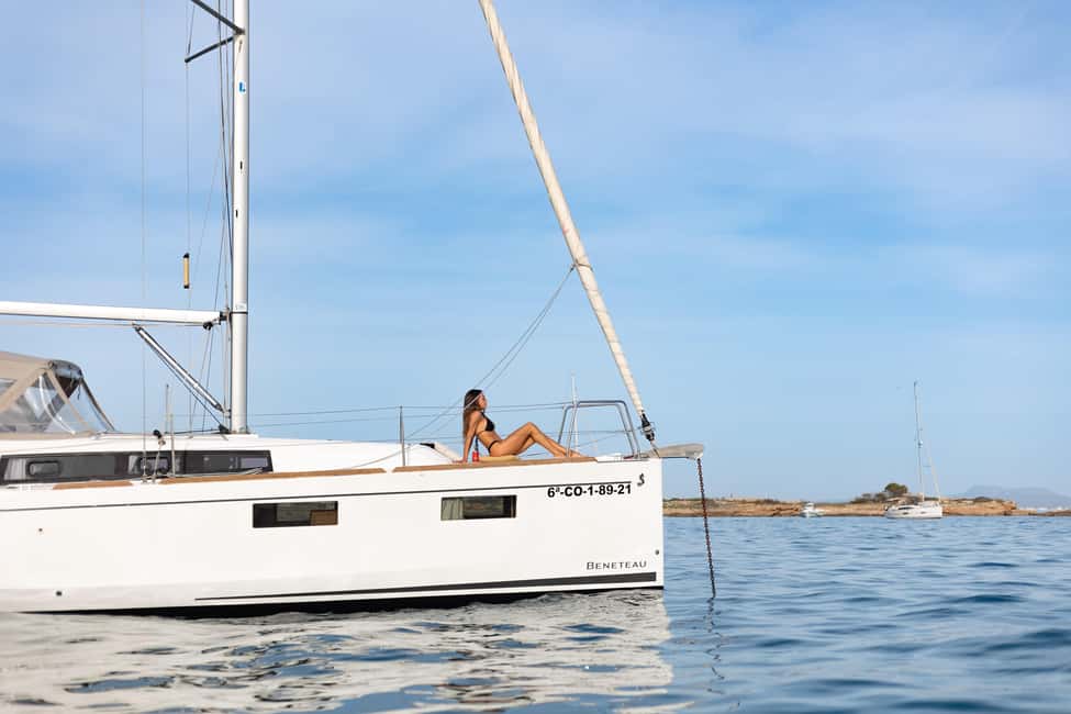 Private and exclusive sailing in the Bay of Palma and surrounding area - Coves and swimming time: turquoise water with a real-world note