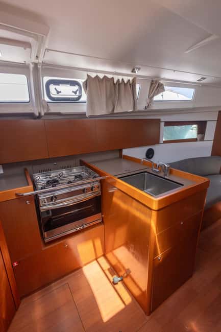 Private and exclusive sailing in the Bay of Palma and surrounding area - Sunset pacing and the return to harbor at night