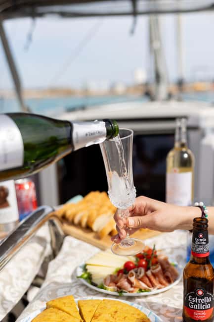 Private and exclusive sailing in the Bay of Palma and surrounding area - The boat + crew setup: what the included skipper really changes