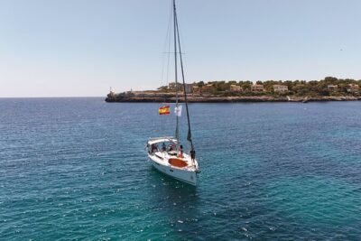 Private Sunset Cruise on Sailing Boat - The on-board perks: snacks, drinks, towels, WiFi, and a speaker