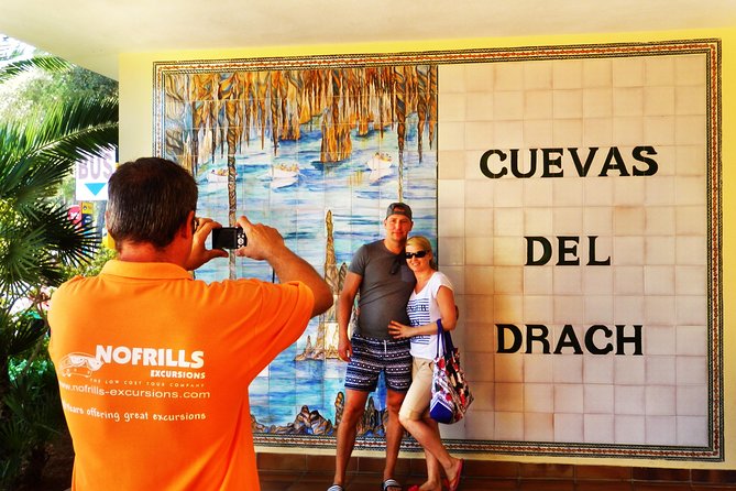 Private Tour: Mallorca Caves of Drach and Majorica Pearl Factory - The underground concert: Lake Martel’s moment in the spotlight