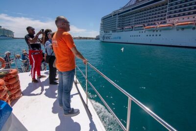 Private Tour: Palma de Mallorca Old Town, Palma Cathedral and Cruise - Almudaina Palace to the city walls: Arab fortress roots meet old-town twists
