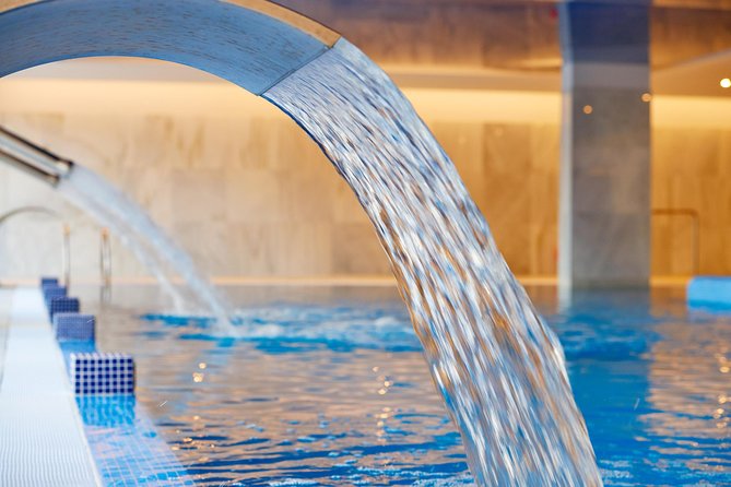 Relaxing back massage & day SPA - Towels, Lockers, and the Small Comforts That Matter