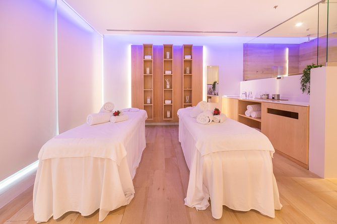 Romantic couple massage + SPA entry and private jacuzzi with cava - Couples Massage in a Private Room for Two