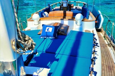 Sailing Flavors, Gastronomy and Relaxation at Sea - Leaving Palma: Cathedral views and the scenic run past palaces and famous sailboats
