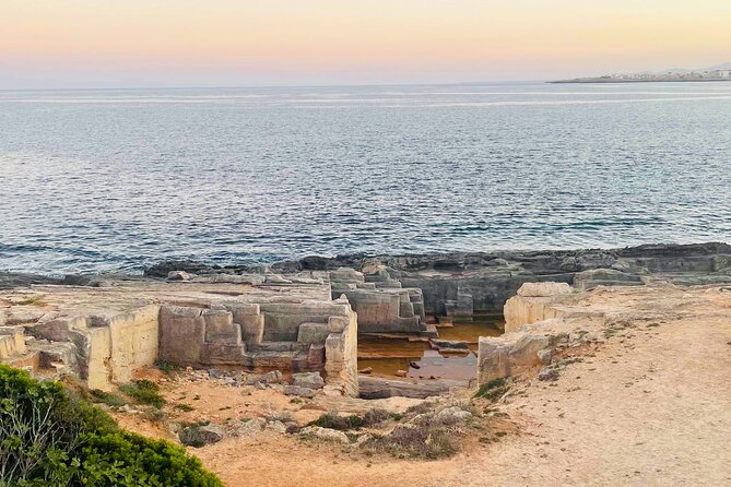 Self-guided Walking Tour and Outdoor Escape Game in Cala Millor, in German - Stop 2: Cala Millor moments between the mystery beats