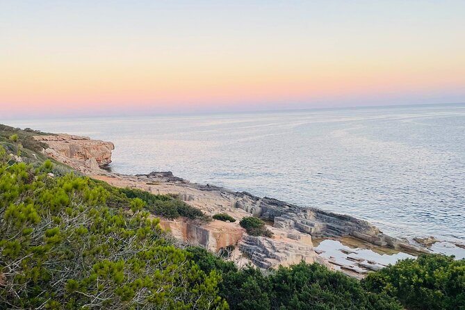 Self-guided Walking Tour and Outdoor Escape Game in Cala Millor, in German - Entering the case file: what you solve across 15 stops