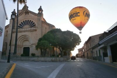 Sunrise and Sunset Experience Hot Air Balloon Ride Mallorca - The Launch Scene: Safety Briefing, Inflation, and What the Basket Feels Like
