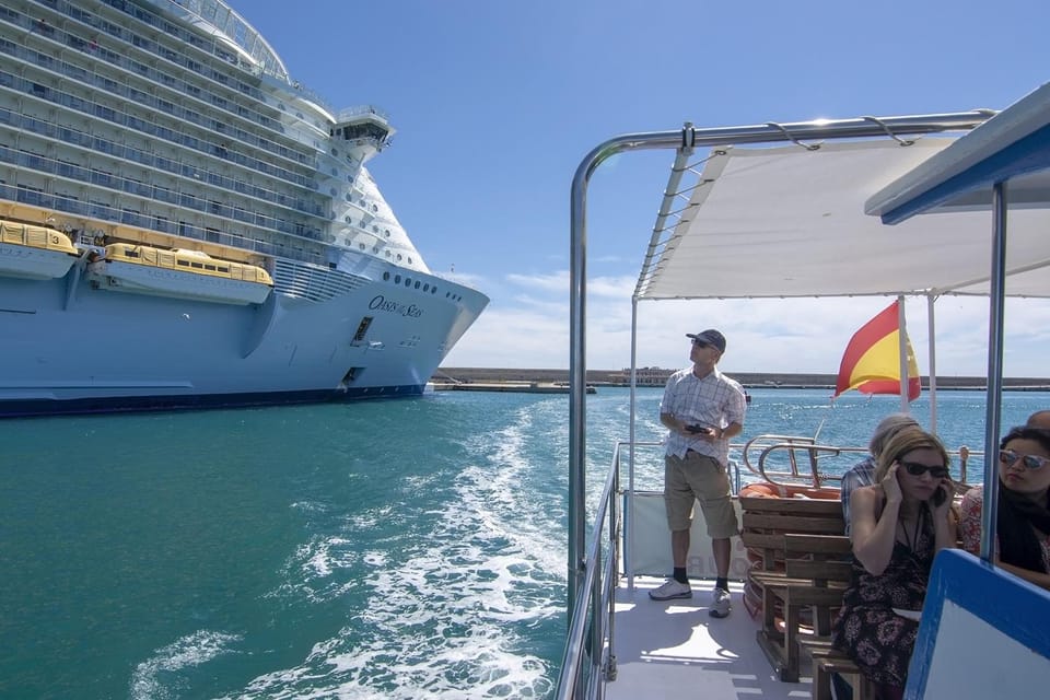 The Best of Palma: Boat trip, Walking tour and Cathedral - The 1-hour boat cruise from Palma Port: classic wooden boat views and photo reality