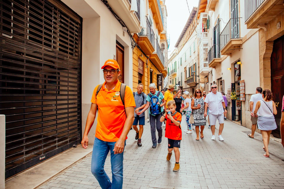 The Best of Palma: Boat trip, Walking tour and Cathedral - The walking tour route: Parc de la Mar, medieval courtyards, Almudaina Palace