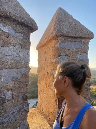 Travel and play tennis in Mallorca - Artá walk to the fortress: views first, then local shops