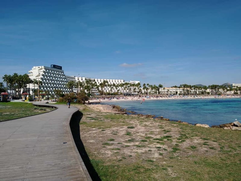 Travel and play tennis in Mallorca - Inside the Rafa Nadal Academy: tour, optional museum, then tennis practice