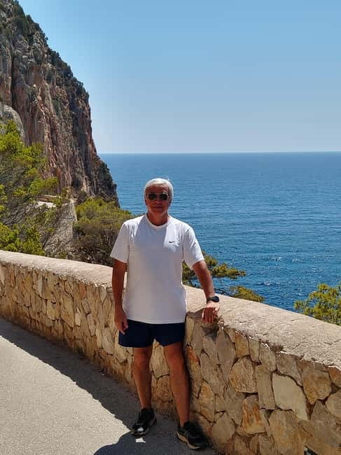 Travel and play tennis in Mallorca - Who should book this Mallorca tennis day (and who might not love it)