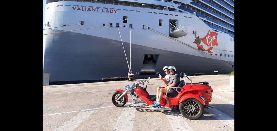 V8 Trike Tour mit Fahrer/Guide für max 4Gäste - The V8 trike experience: fun speed, serious safety
